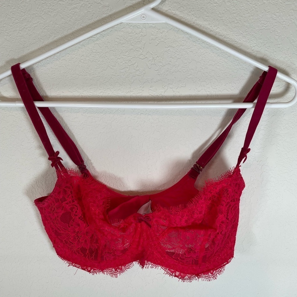 Victoria’s Secret Dream Angels Red Lace Bra - Picture 3 of 9